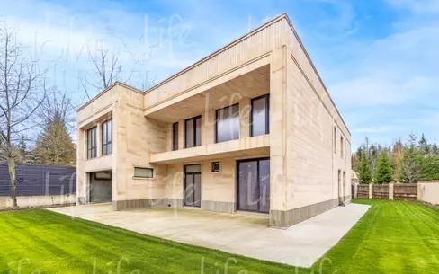 2-этажный коттедж 830 м² без отделки