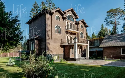 2-этажный коттедж 450 м² с отделкой