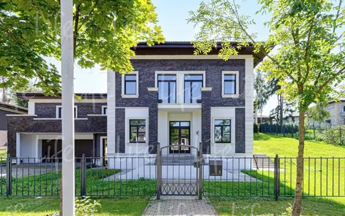 2-этажный коттедж 390 м² без отделки