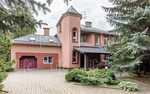2-этажный коттедж 372 м² с отделкой