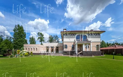 2-этажный коттедж 1 300 м² без отделки
