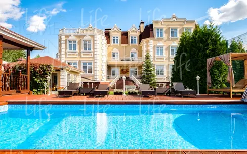 3-этажный коттедж 1 650 м² с отделкой