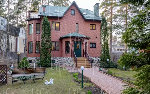3-этажный коттедж 450 м² с отделкой