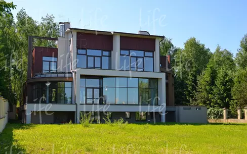 2-этажный коттедж 1 000 м² без отделки