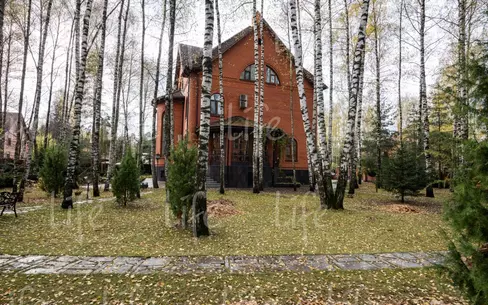 3-этажный коттедж 1 000 м² с отделкой