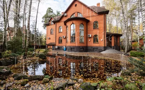 3-этажный коттедж 1 000 м² с отделкой