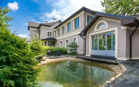 3-этажный коттедж 1 162 м² с отделкой