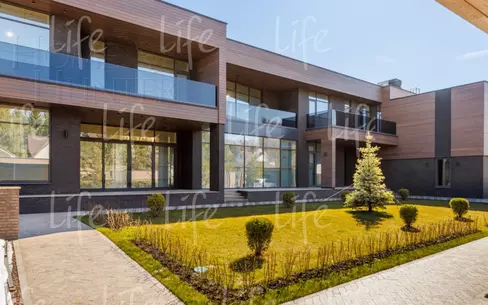 2-этажный коттедж 1 300 м² без отделки