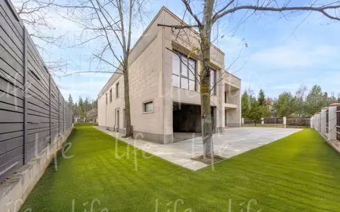 2-этажный коттедж 830 м² без отделки