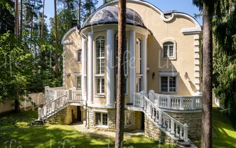 2-этажный коттедж 650 м² с отделкой