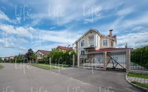 2-этажный коттедж 250 м² с отделкой