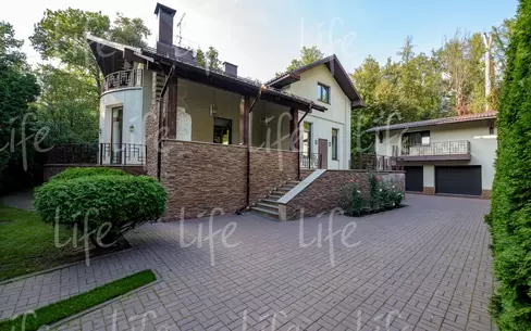 2-этажный коттедж 600 м² с отделкой