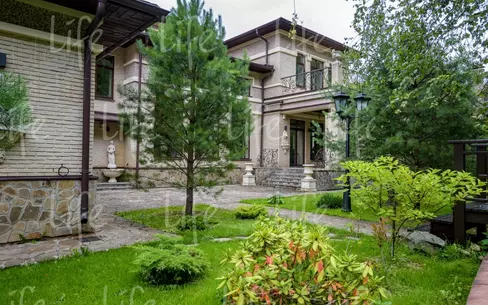 2-этажный коттедж 1 000 м² с отделкой