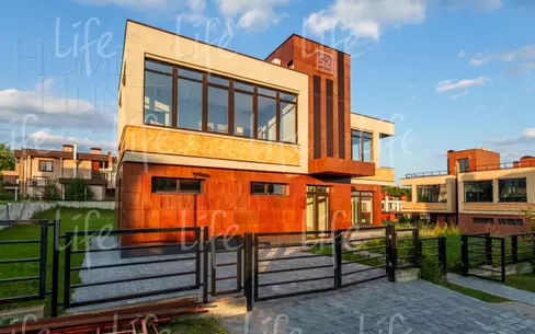 3-этажный коттедж 280 м² с отделкой