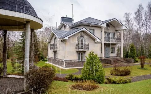 2-этажный коттедж 560 м² с отделкой