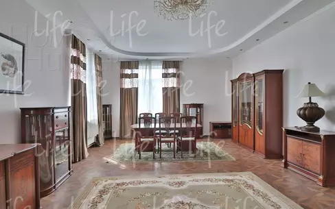 2-этажный коттедж 320 м² с отделкой