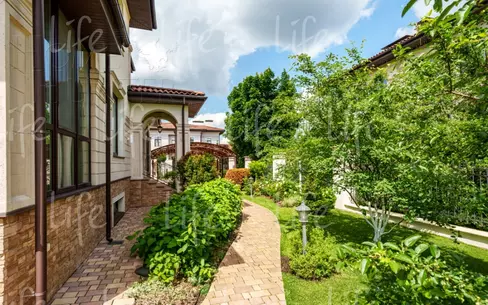 2-этажный коттедж 355 м² с отделкой
