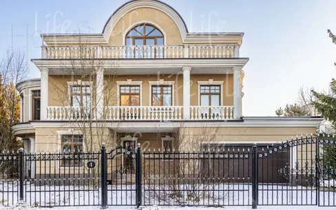 2-этажный коттедж 600 м² без отделки