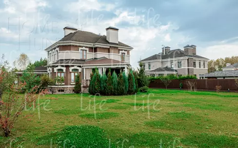2-этажный коттедж 400 м² с отделкой