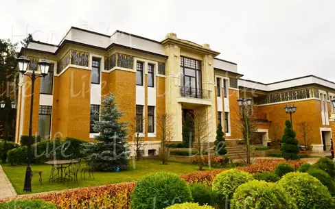 2-этажный коттедж 1 372 м² с отделкой