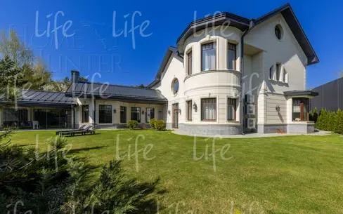 2-этажный коттедж 700 м² с отделкой