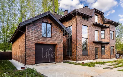3-этажный коттедж 600 м² без отделки
