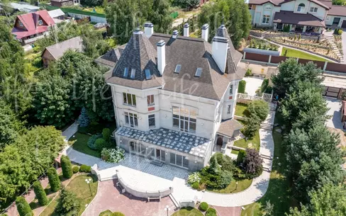 2-этажный коттедж 800 м² с отделкой