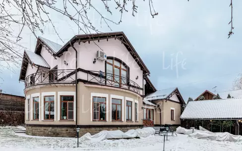 2-этажный коттедж 350 м² с отделкой