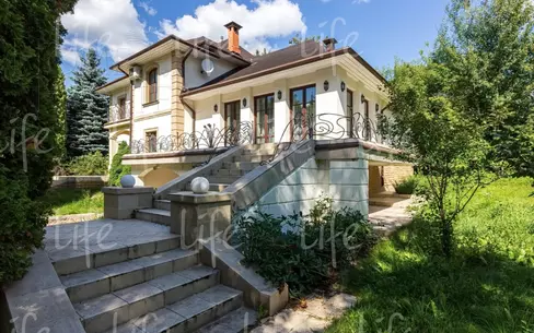 2-этажный коттедж 650 м² с отделкой