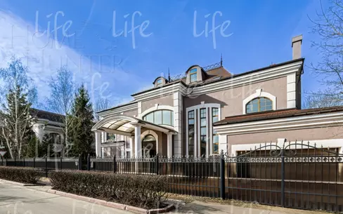 2-этажный коттедж 1 000 м² с отделкой