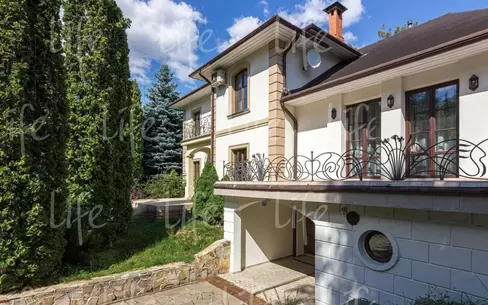 2-этажный коттедж 650 м² с отделкой