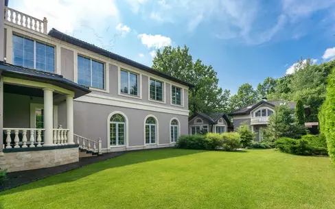 3-этажный коттедж 1 162 м² с отделкой