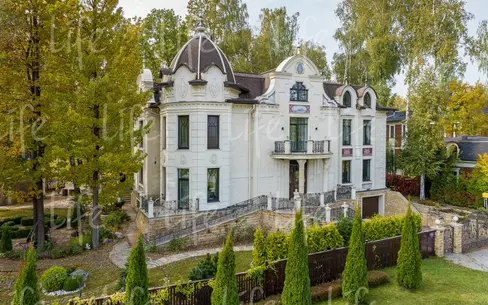 2-этажный коттедж 1 100 м² с отделкой