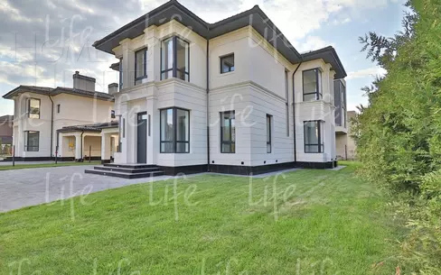 2-этажный коттедж 240 м² с отделкой