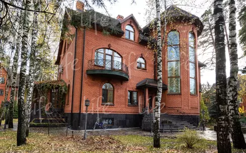 3-этажный коттедж 1 000 м² с отделкой