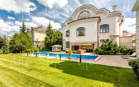 3-этажный коттедж 750 м² с отделкой