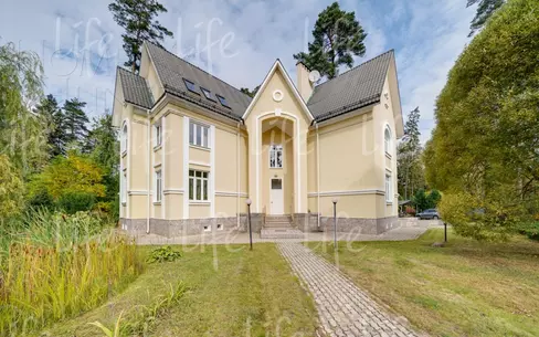 3-этажный коттедж 557 м² с отделкой