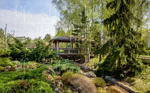 3-этажный коттедж 2 400 м² с отделкой