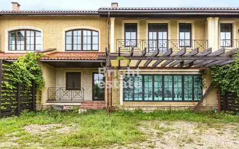 2-этажный таунхаус 330 м² без отделки