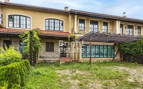 2-этажный таунхаус 330 м² без отделки