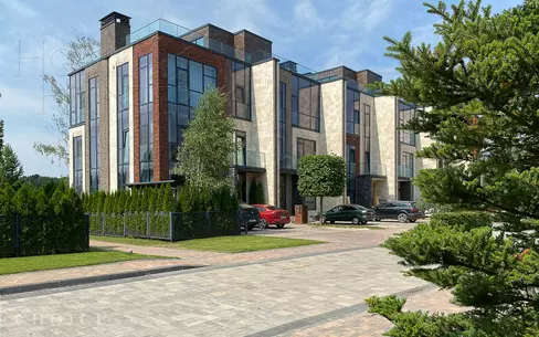 3-этажный таунхаус 310 м² с отделкой