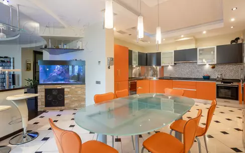 4-КОМН. КВАРТИРА С ОТДЕЛКОЙ 200 М² НА 18 ЭТАЖЕ