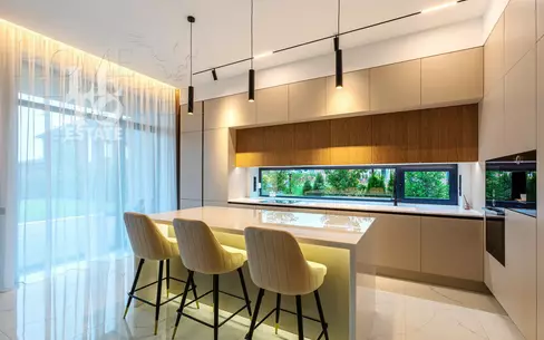 2-этажный коттедж 300 м² с отделкой