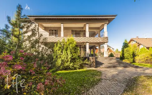 2-этажный коттедж 500 м² с отделкой