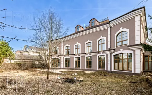 2-этажный коттедж 1 000 м² с отделкой