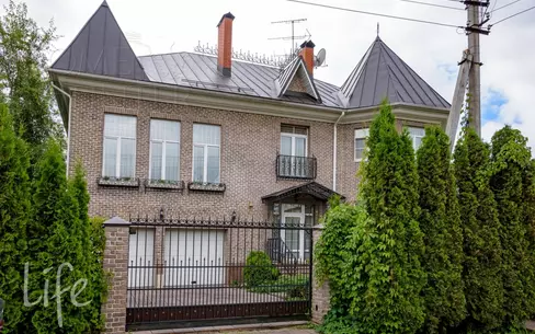 3-этажный коттедж 350 м² с отделкой