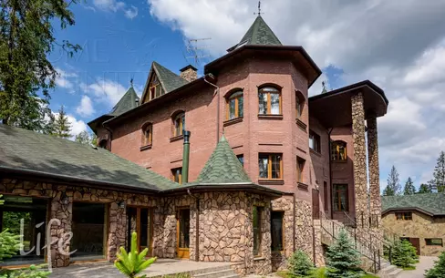 2-этажный коттедж 1 500 м² с отделкой