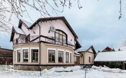 2-этажный коттедж 350 м² с отделкой