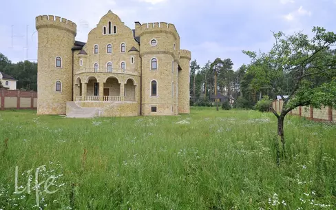 3-этажный коттедж 1 900 м² без отделки