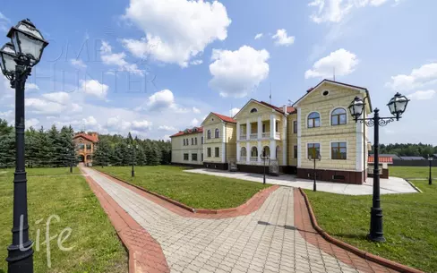 2-этажный коттедж 1 200 м² с отделкой